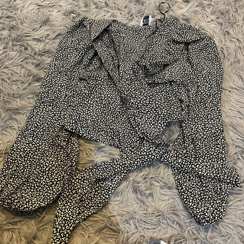 Long sleeved cropped top that ties. Kinda lower cut but super cute